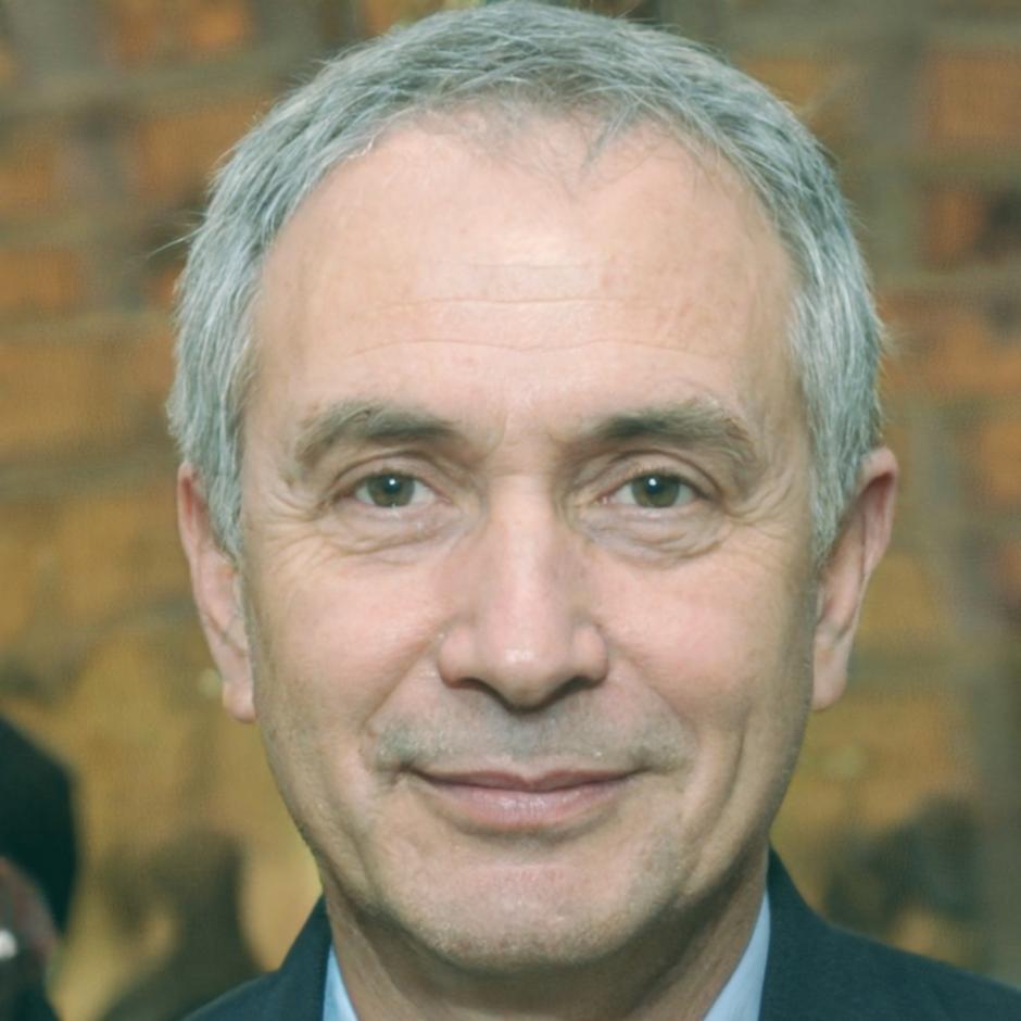 Expert analyzing keyword data